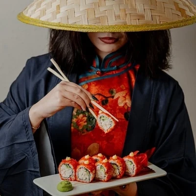 The presentation of the rolls — a frame from the venue's photo gallery