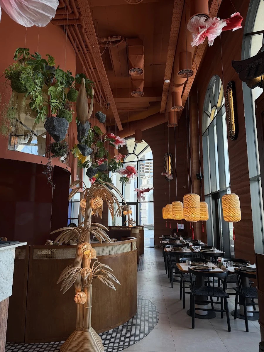 The hall: terracotta walls, wicker lanterns and the arched windows of the quarter
