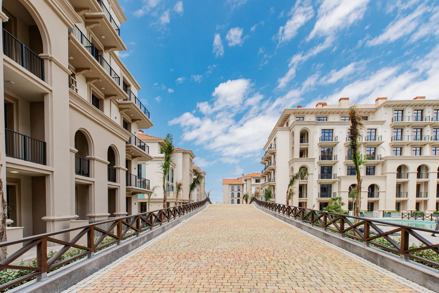 A paved alley along the canal